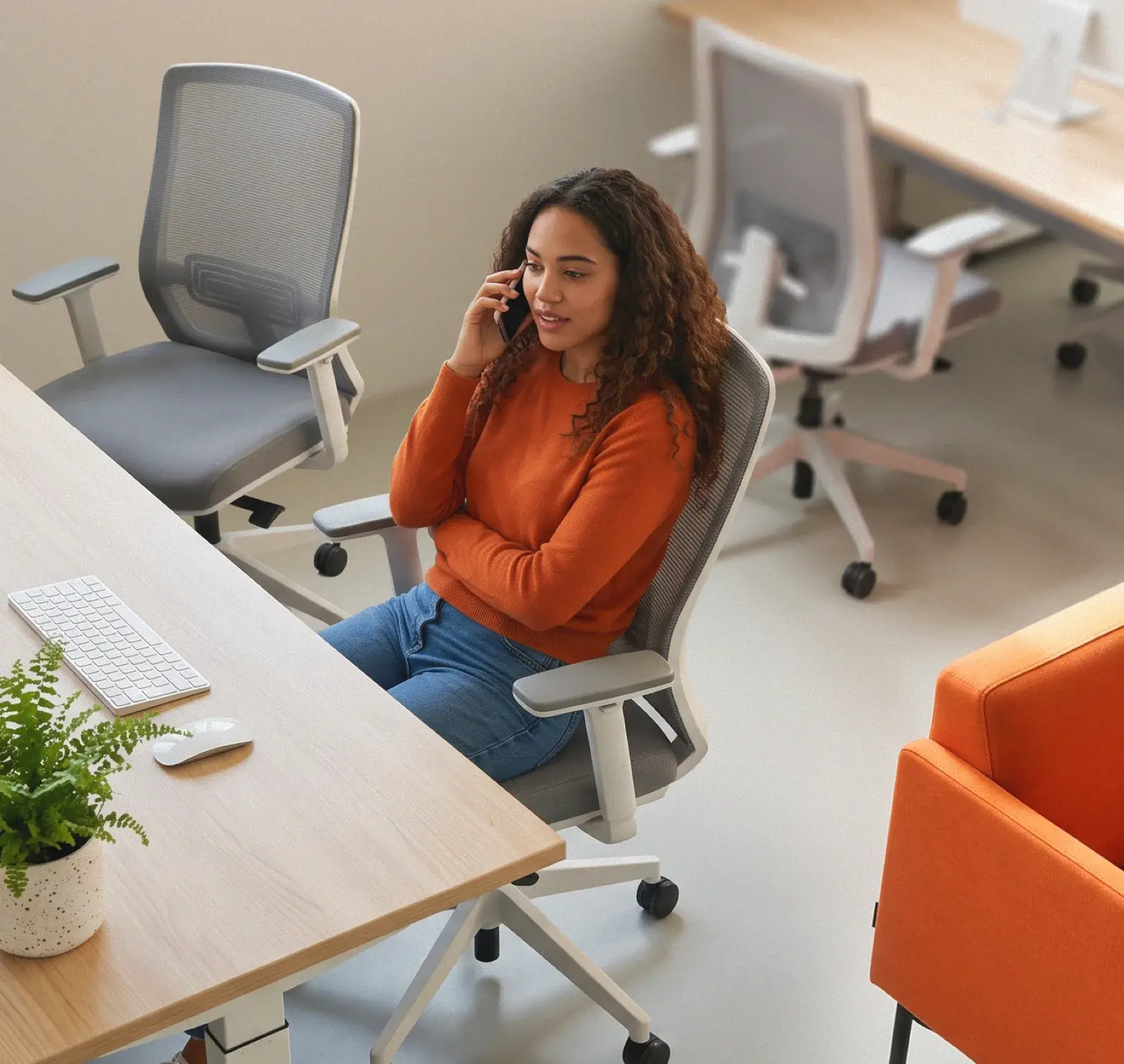 An employee on a phone call with DrHouse at her desk